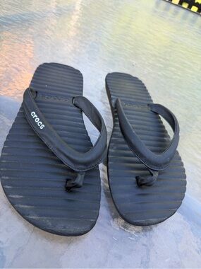 CROCS Black Ribbed Strap Flip Flops